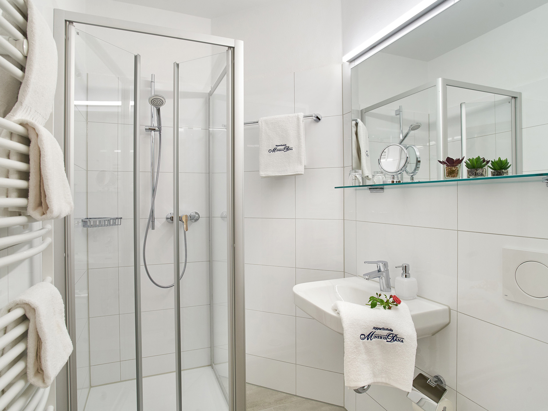 Blick in das Badezimmer im Apparthotel Minerva-Diana-Octavia in Bad Gögging