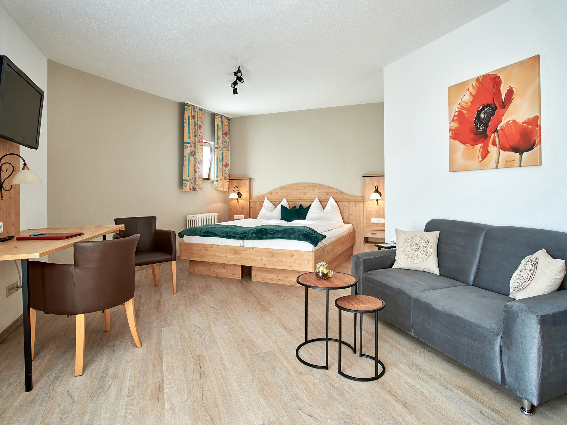 Blick in ein Doppelzimmer Komfort im Apparthotel Minerva-Diana-Octavia in Bad Gögging